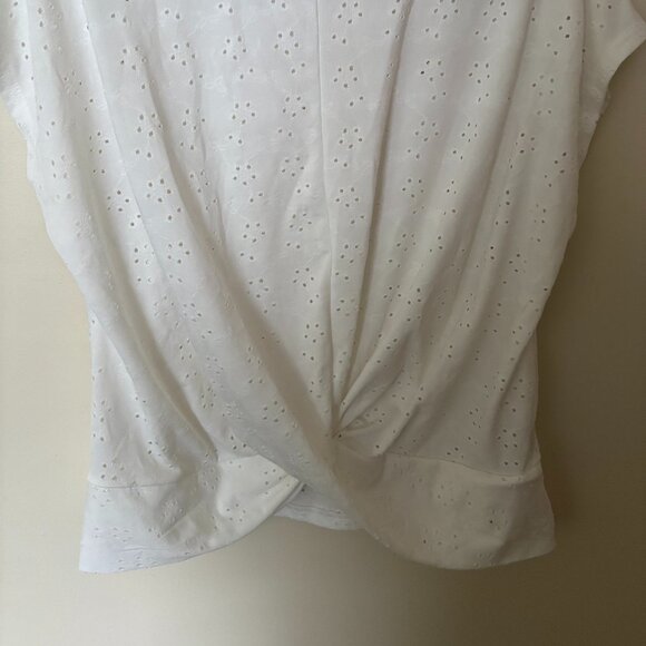 White eyelet pull on blouse, size XL.  Perfect for summer! - Picture 2 of 5